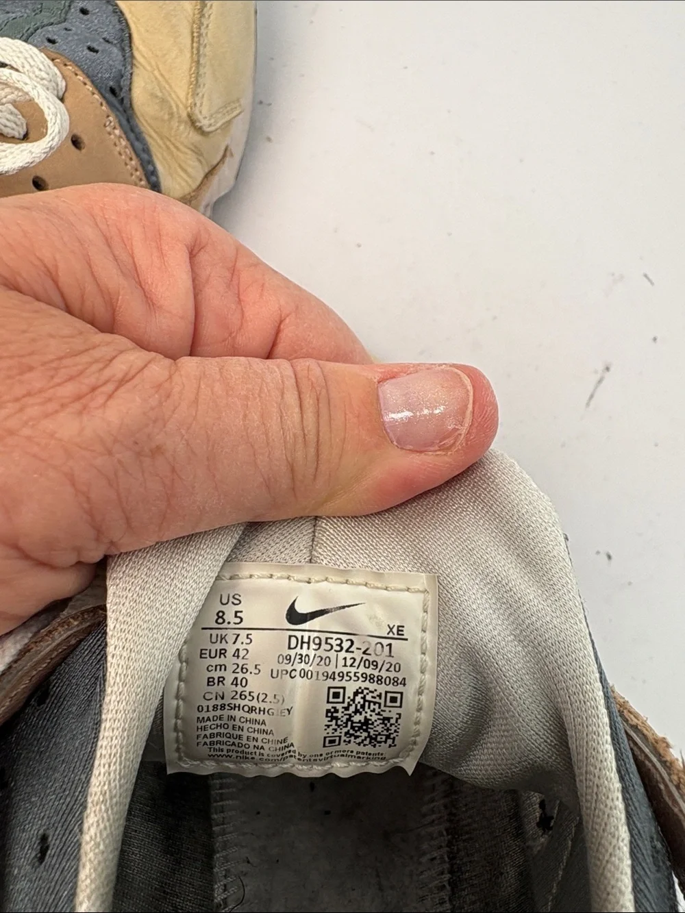 📪 Nike Air Huarache Beige, Gray & Black sneakers, athletic shoes, tennis shoes